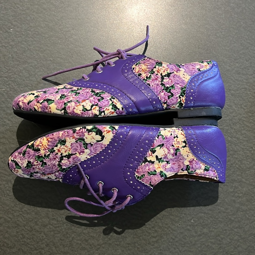 Unique shoes! - Picture 2 of 5